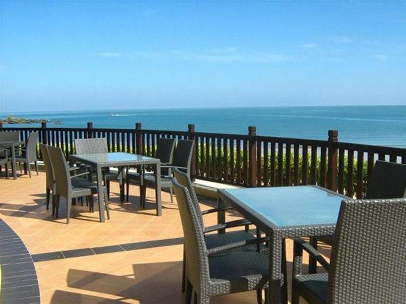Damai Puri Resort & Spa Кучинг Екстериор снимка View of the beach from the hotel