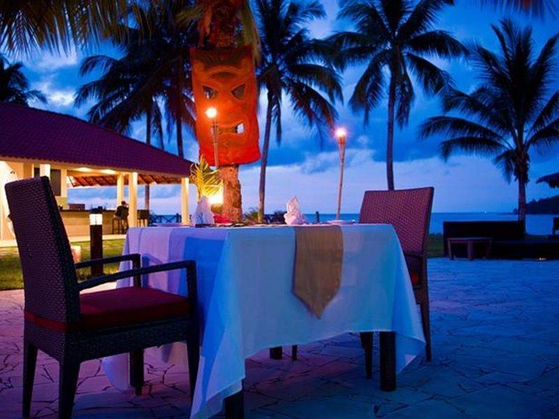 Damai Puri Resort & Spa Кучинг Екстериор снимка A beachside restaurant in Maldives
