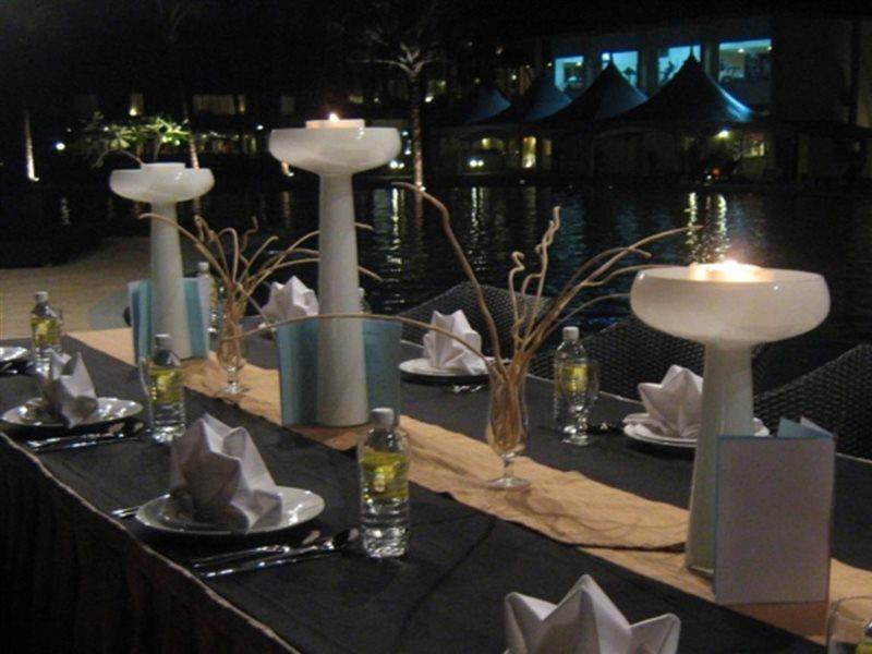 Damai Puri Resort & Spa Кучинг Екстериор снимка A table set for a formal dinner