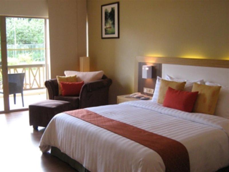 Damai Puri Resort & Spa Кучинг Екстериор снимка Deluxe Room