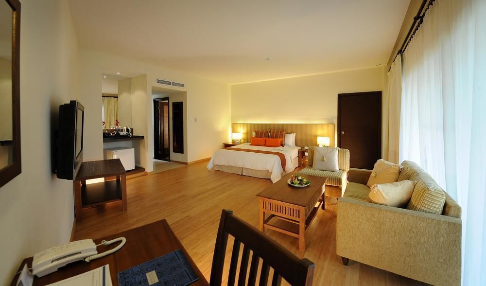 Damai Puri Resort & Spa Кучинг Екстериор снимка A suite at the Park Royal Beach Resort
