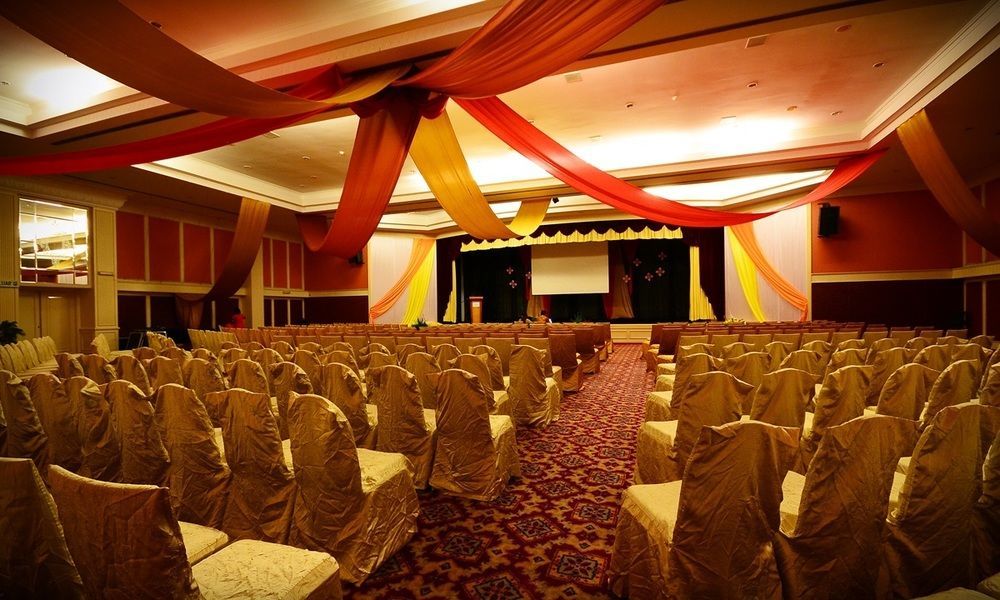 Damai Puri Resort & Spa Кучинг Екстериор снимка A large conference room