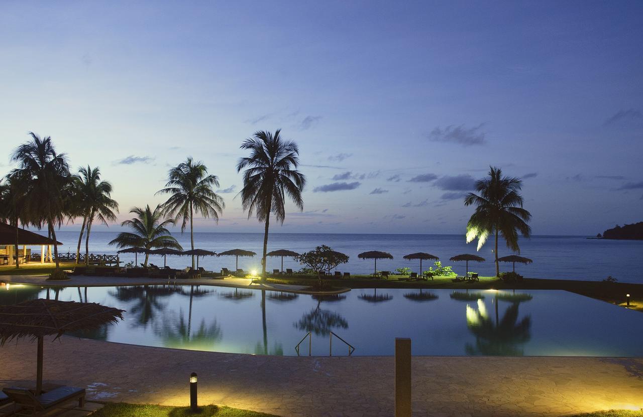 Damai Puri Resort & Spa Кучинг Екстериор снимка Sunset at the beach