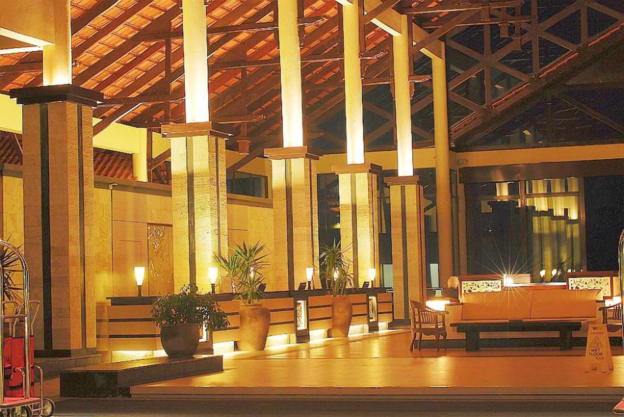 Damai Puri Resort & Spa Кучинг Екстериор снимка The interior of the hotel