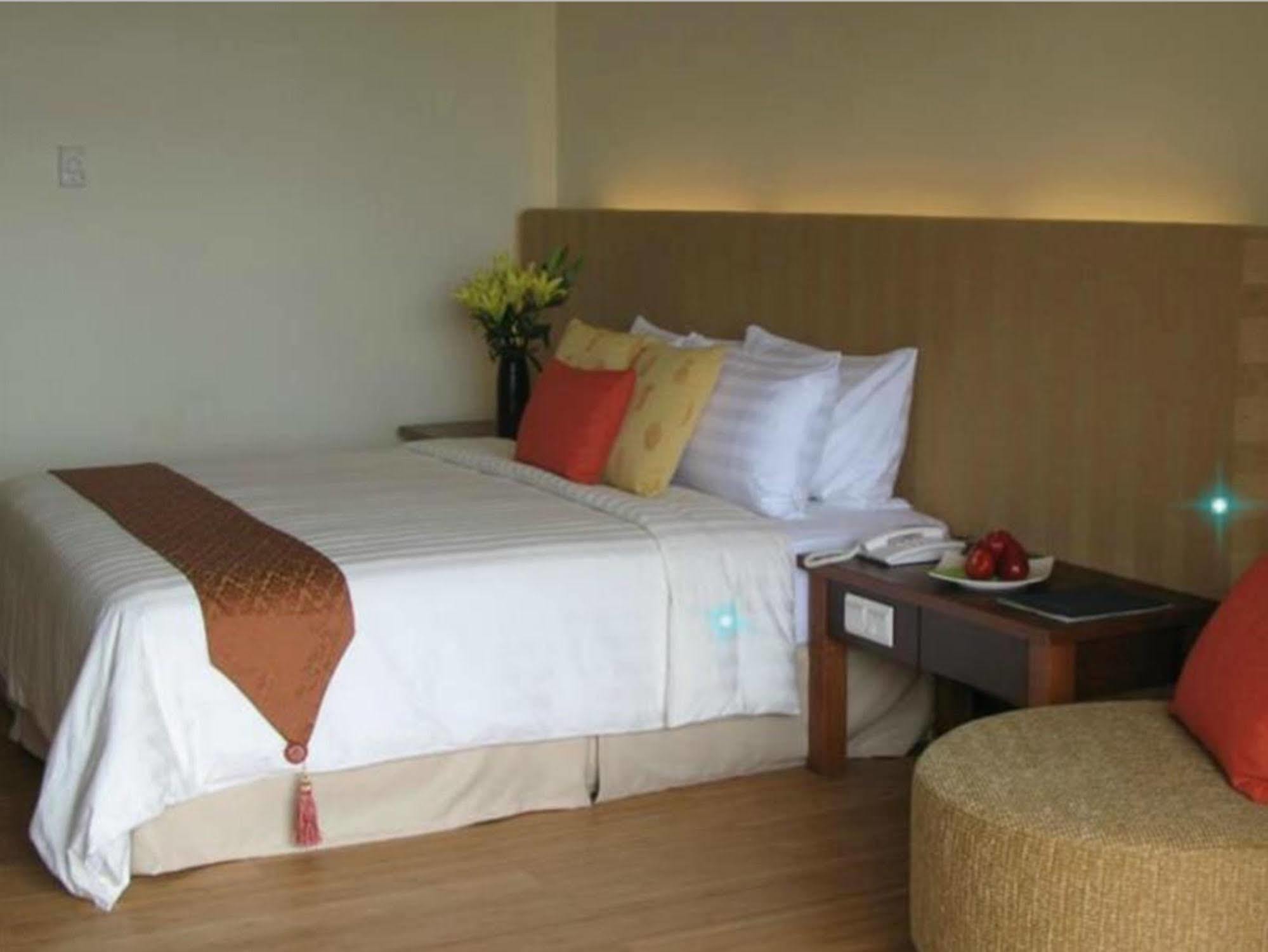 Damai Puri Resort & Spa Кучинг Екстериор снимка A bedroom at the hotel