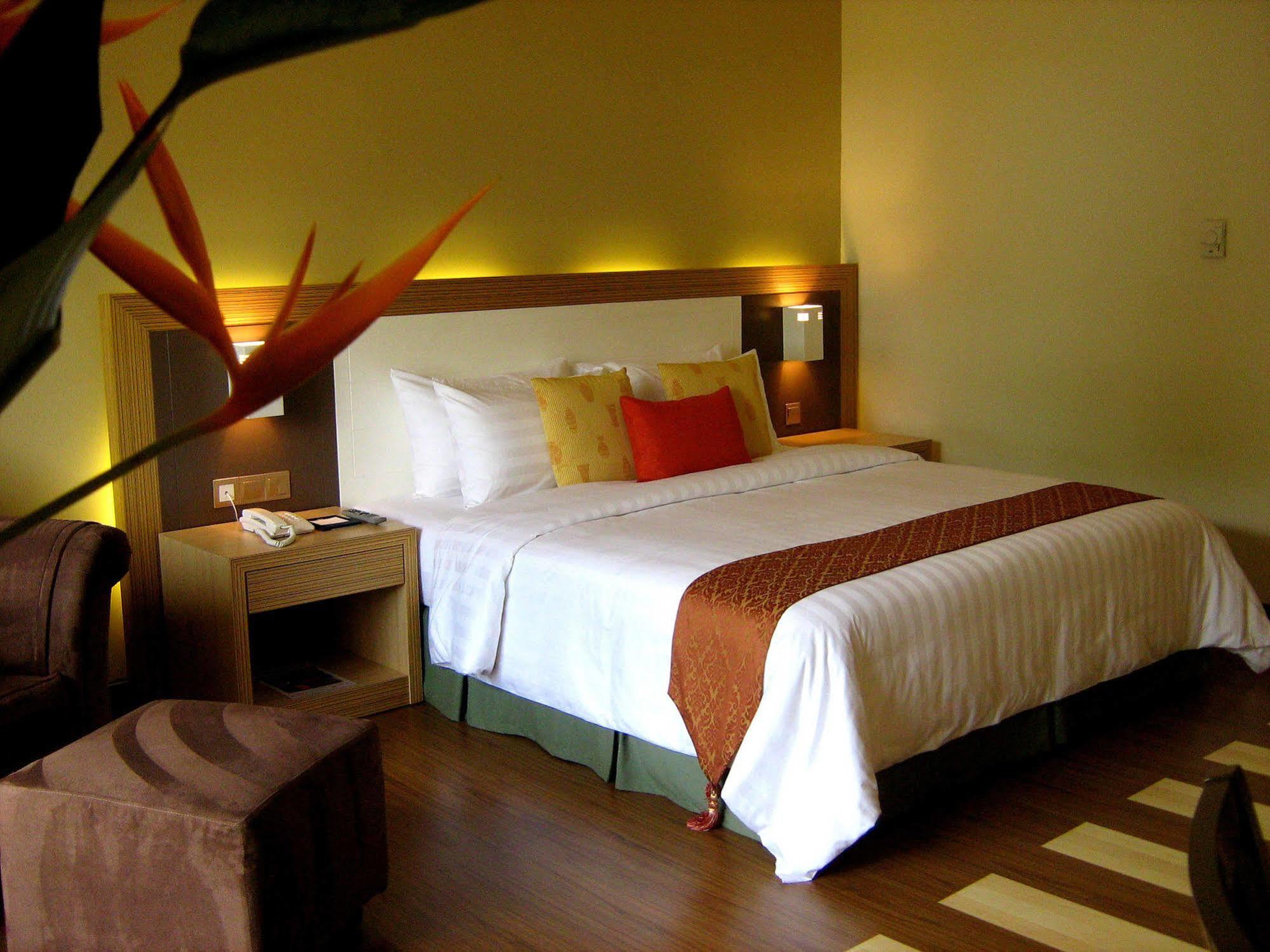Damai Puri Resort & Spa Кучинг Екстериор снимка A room at the hotel