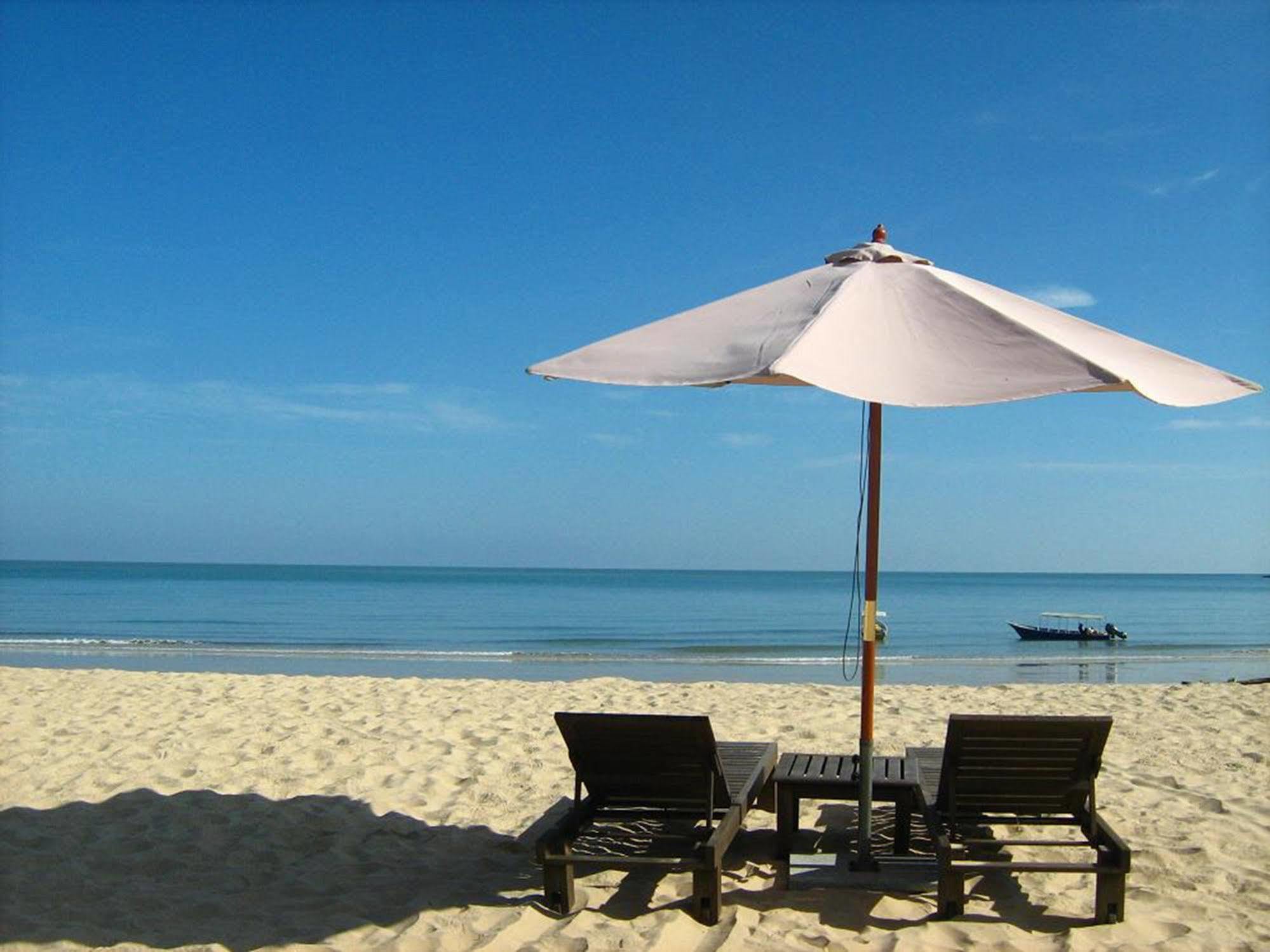 Damai Puri Resort & Spa Кучинг Екстериор снимка Beach in Phuket